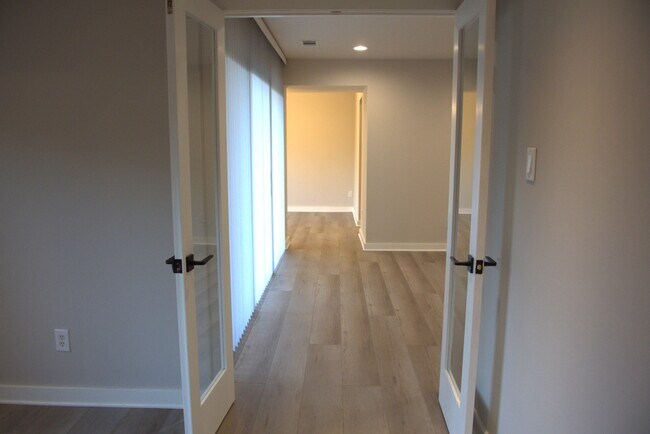 Building Photo - 11315 Commonwealth Dr