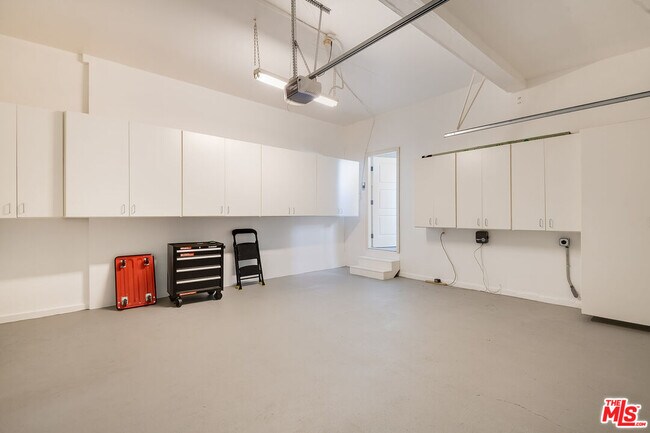 Building Photo - 4419 Clybourn Ave