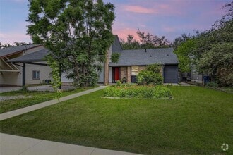 Building Photo - 6807 Woodhue Dr