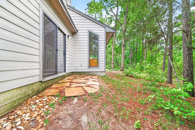 Building Photo - 41 Creek Forest Ln