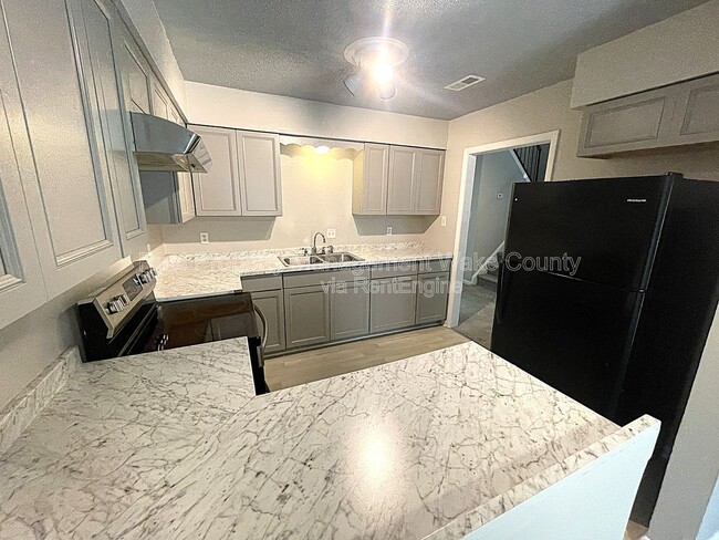 Building Photo - 4702 Walden Pond Dr