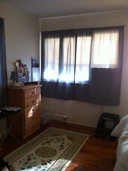 Building Photo - 424 El Centro St