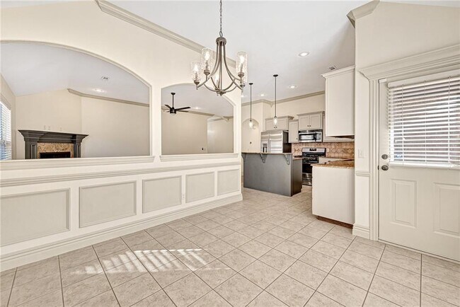 Building Photo - 103 NE Chicory Ln