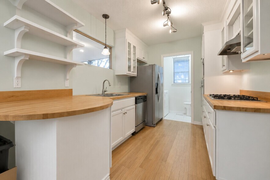 Building Photo - 3210 Rambling Oaks Dr