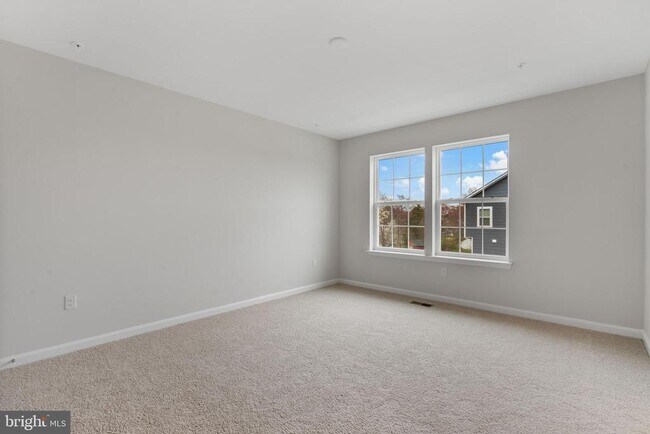 Building Photo - 8704 Tavern St