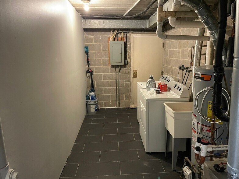 Building Photo - 1321 I St NE