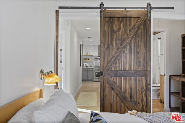 Building Photo - 251 N Encinal Ave