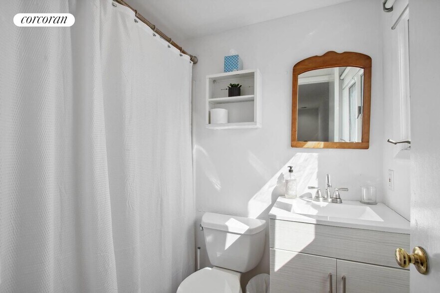 Building Photo - 56 Pine Neck Ave