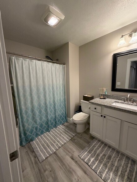 Building Photo - 3007 Ledgestone Pl NE