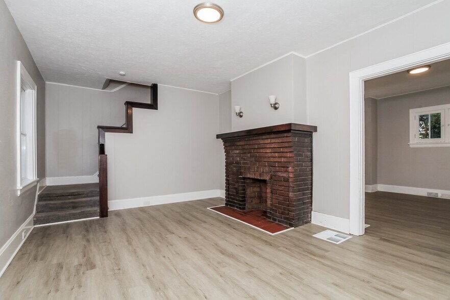 Building Photo - 3619 Norwich Ave