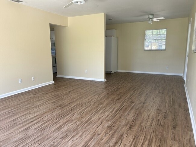 Building Photo - 3605 W Leila Ave