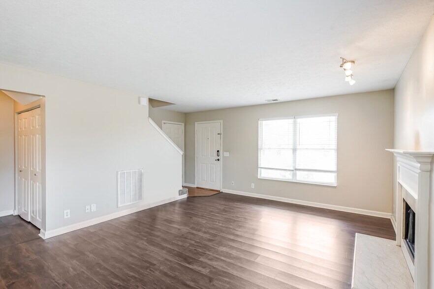 Building Photo - 1701 Stone Hollow Ct