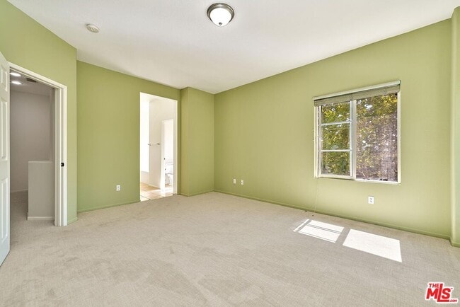 Building Photo - 28058 Dickason Dr