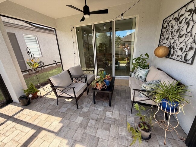 Building Photo - 6001 Fiore Dr