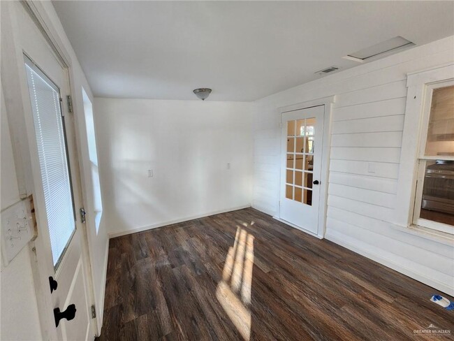 Building Photo - 22 S 6th St