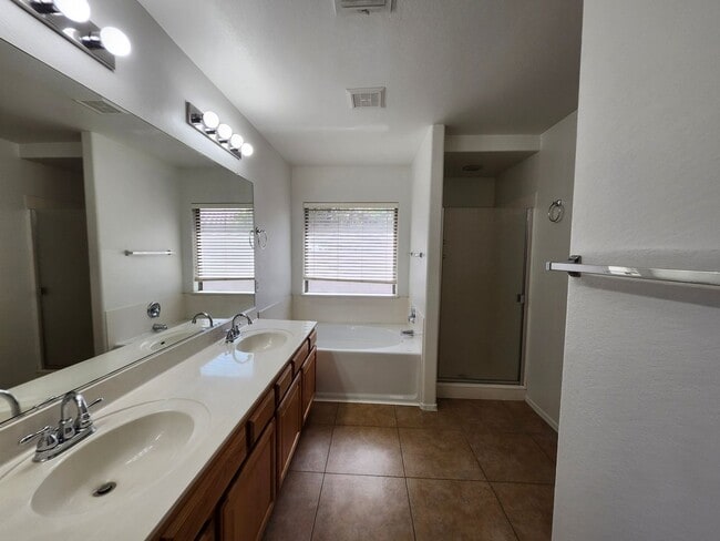 Building Photo - Beautiful Mountain Views! 3bedrom 2 bath