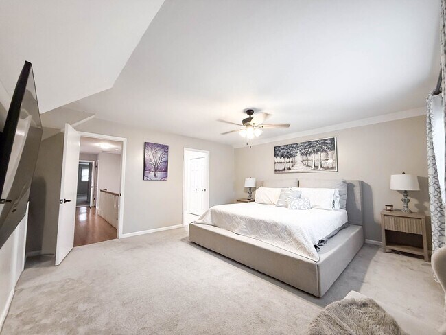 Building Photo - NO APPLICATION FEE FOR 72 HOURS! Spacious Fully-Furnished 5-Bedroom Home | Mid-Term Rental in Gre...