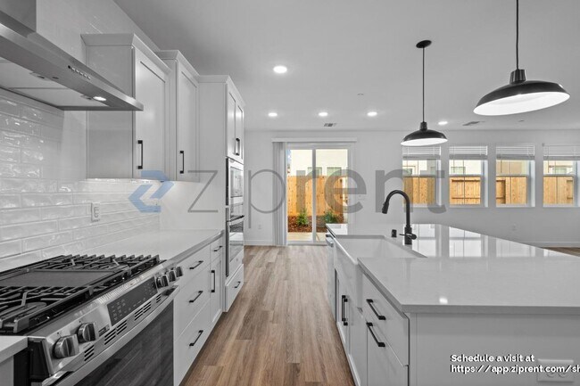 Building Photo - 365 Gold Coast Rd