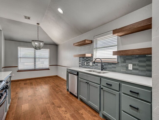 Building Photo - New In Moore Home Available now!
