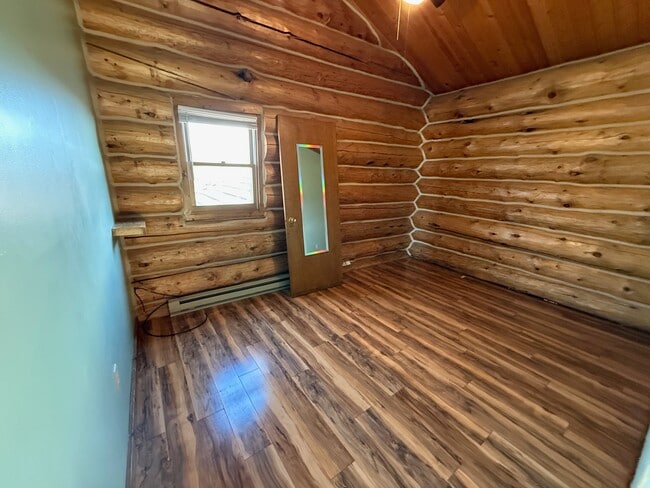 Building Photo - 545 Coulee Dr