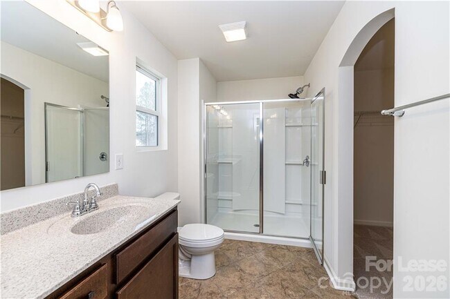 Building Photo - 824 Yorkshire Dr