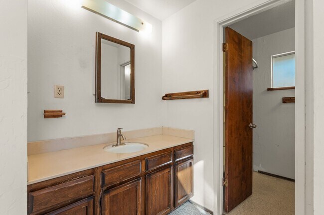 Building Photo - Penasquitas Drive Townhomes