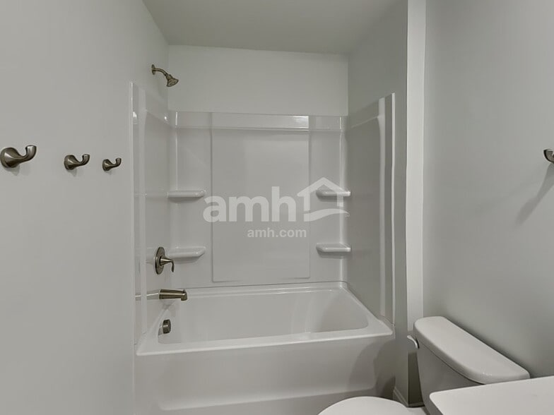 Building Photo - 1007 Guildcrest Ct