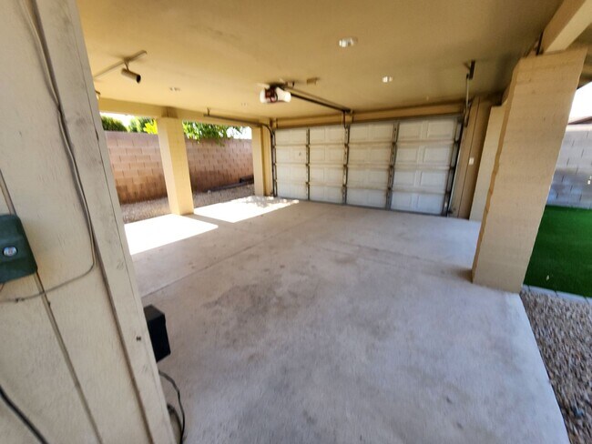 Building Photo - Tempe 4 Bedroom 3 Bath w/ Pool right near ASU!