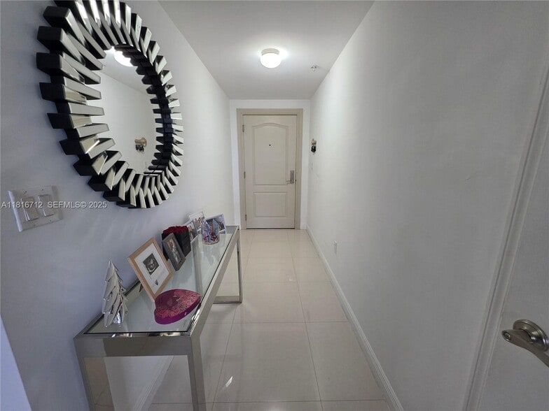 Building Photo - 2701 SW 3rd Ave