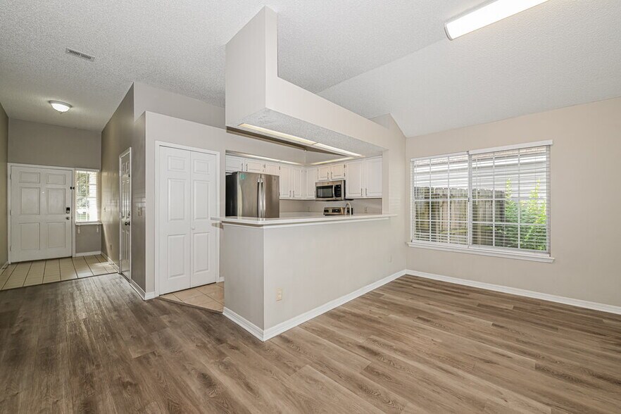 Building Photo - 7737 Manassas Ct E