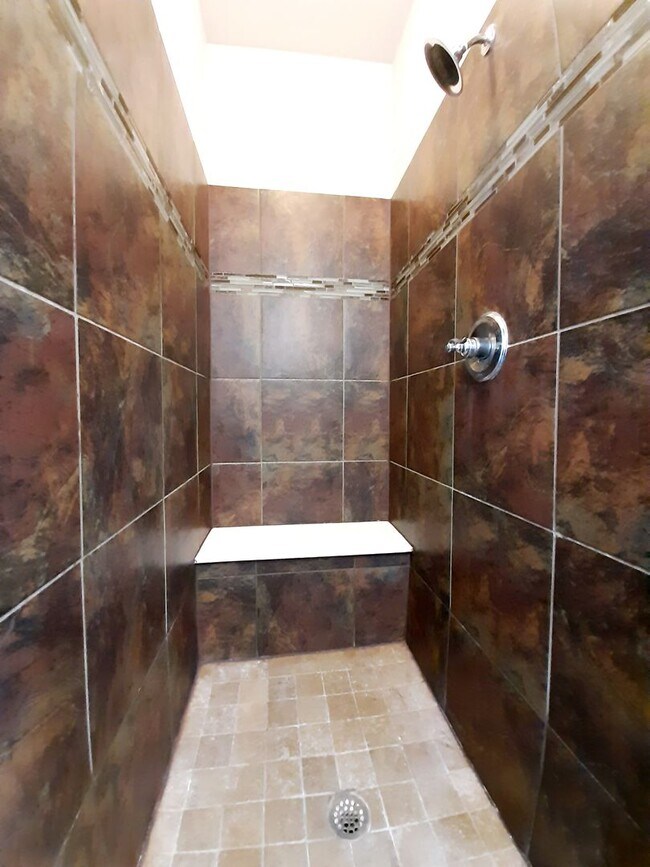 Building Photo - Beautiful 4 Bedroom, 2 Bath in sought after Arlington Neighborhood!