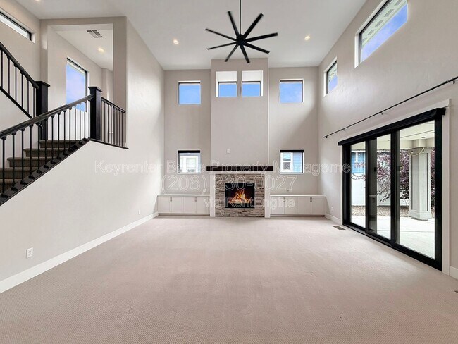 Building Photo - 8343 W Sparks Lake Dr