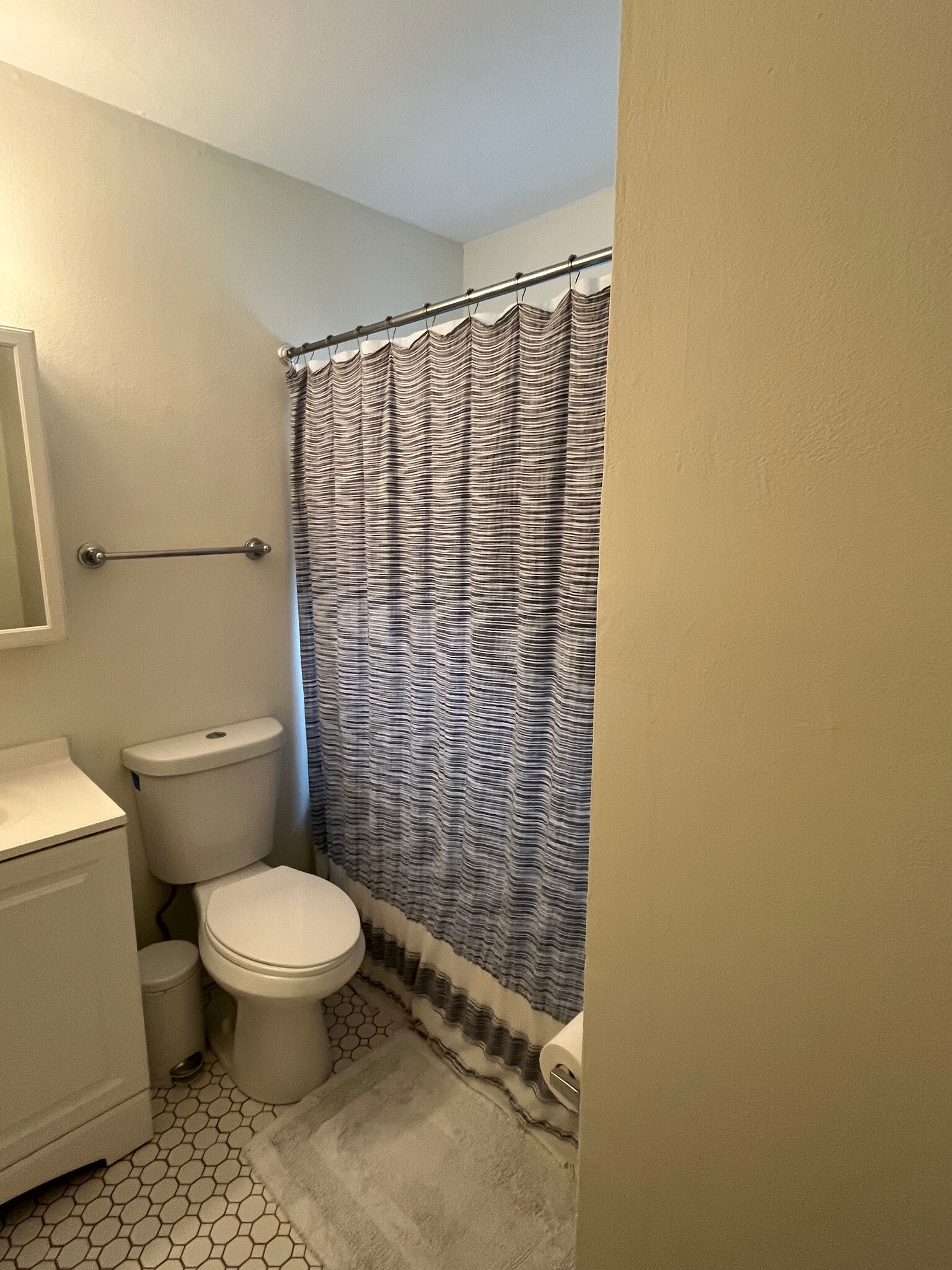 Bathroom - 1023 W Gardner St
