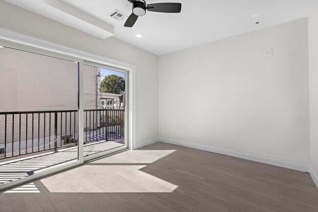 Building Photo - 131 Clifton Pl