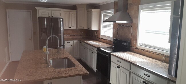 Building Photo - 2724 Lexington Dr