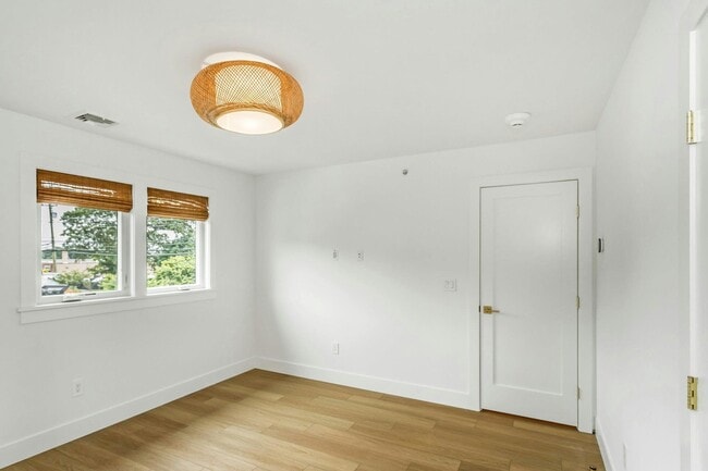 Building Photo - 203 Broadway