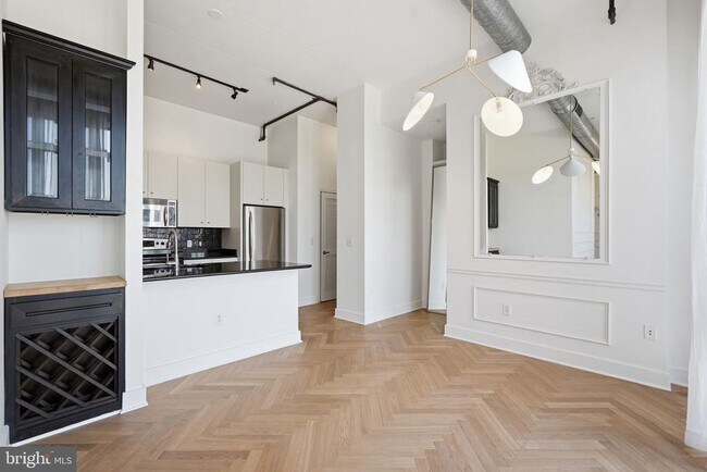 Building Photo - 520 John Carlyle St