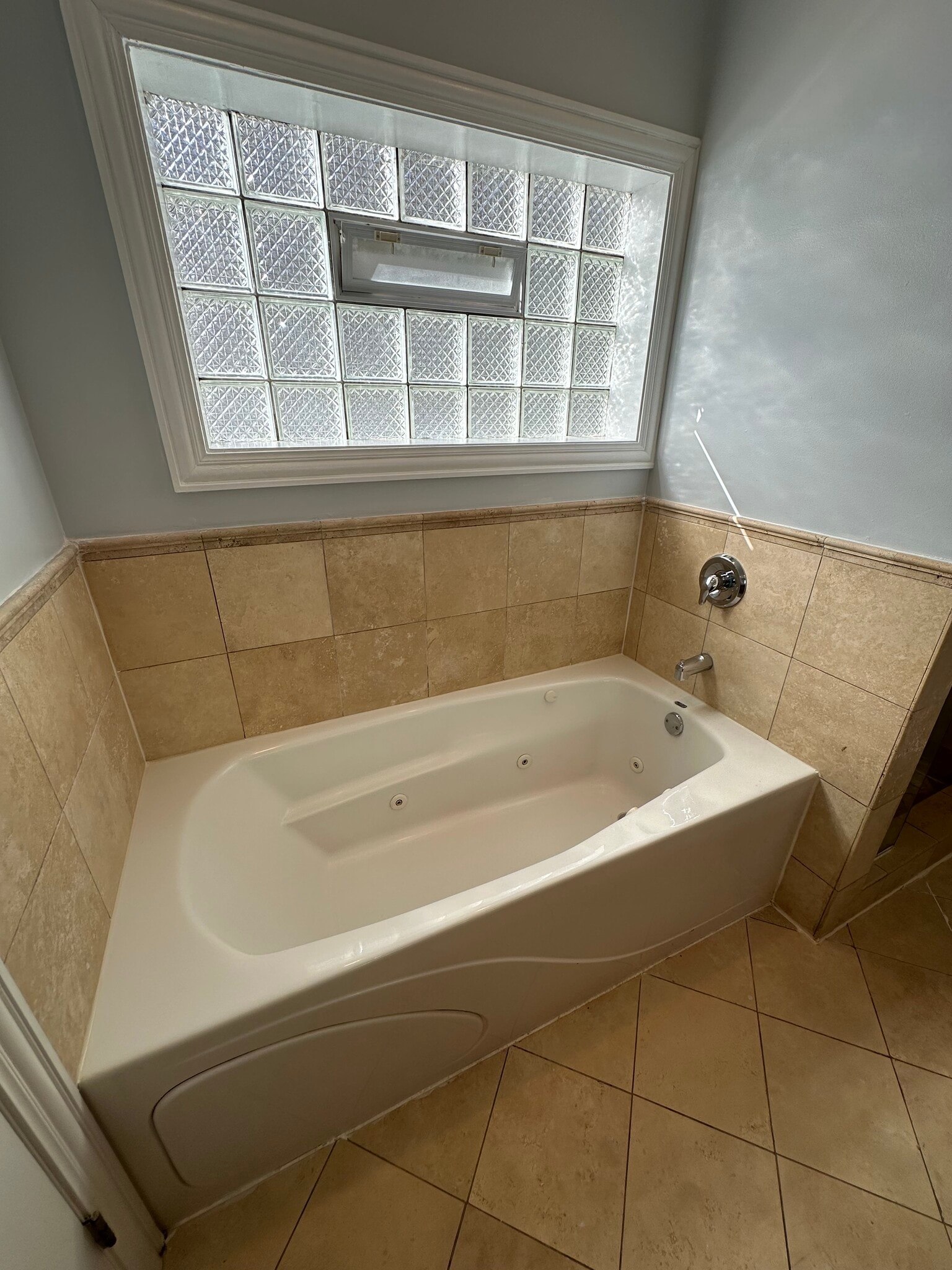 Building Photo - 6229 N Richmond St