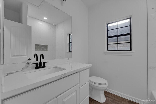 Building Photo - 4000 W Hackberry Ave