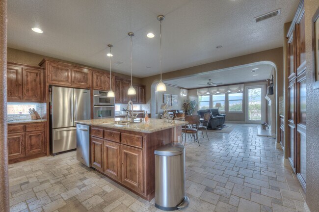 Building Photo - Beautiful former Meritage model home in the heart of Somersett. 4bed/3.5bath/3car 3764sf