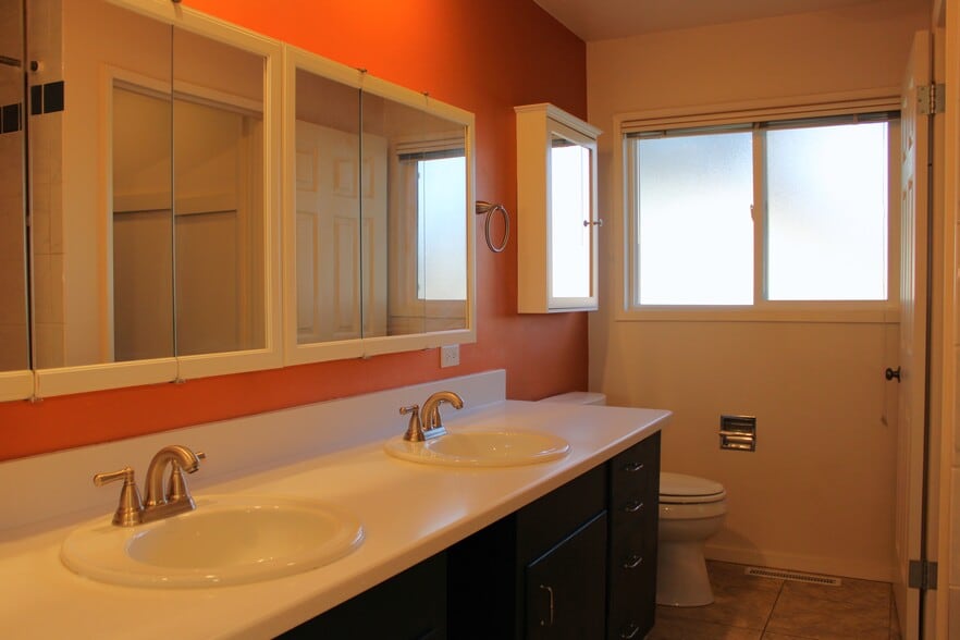 Building Photo - 1219 1st St