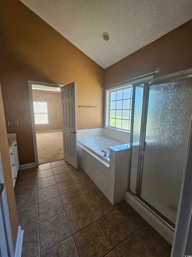 Building Photo - 1011 Hillsdale