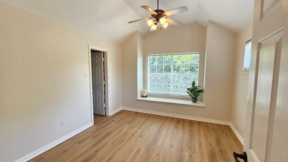 Building Photo - 421 Long Cove Ct