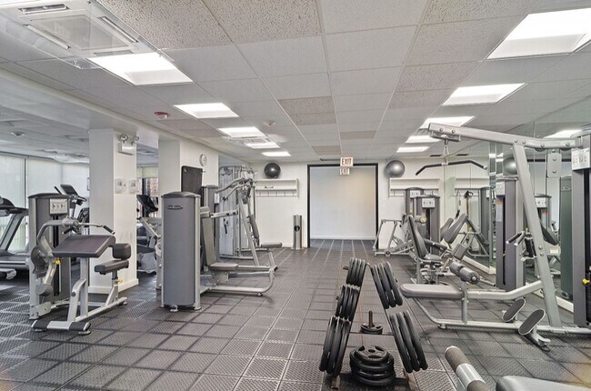Building Photo - 3930 N Pine Grove Ave