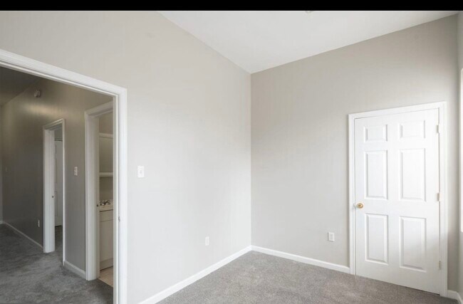 Building Photo - 1326 S Mole St