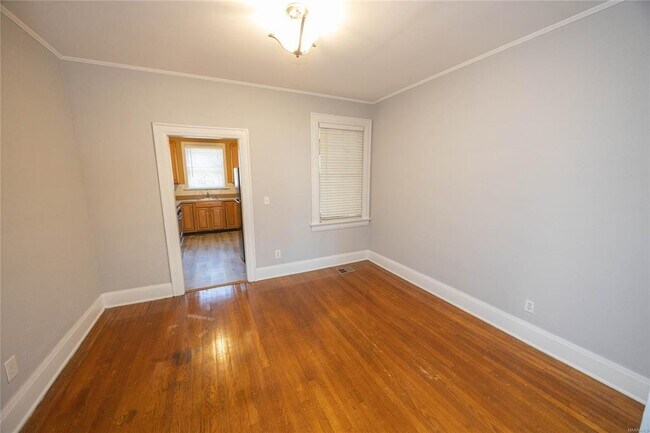 Building Photo - 3355 Lexington Rd