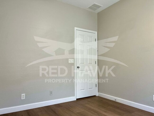 Building Photo - 770 W Fruit Tree Ln