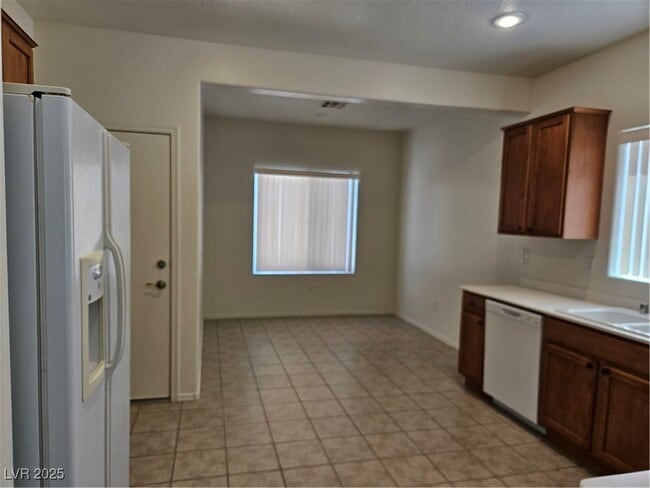 Building Photo - 7637 Fieldfare Dr