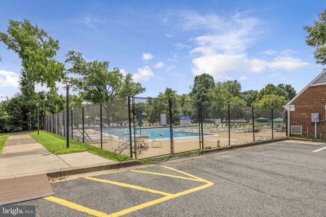 Building Photo - 1400 Martha Custis Dr