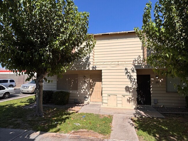 Building Photo - Desirable End-Unit Townhome with 2-Car Garage & Private Courtyard